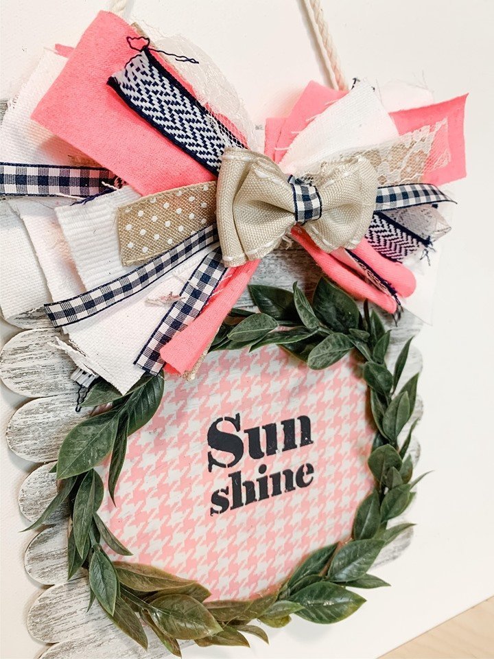 Fun and Easy DIY Spring Door Hanger