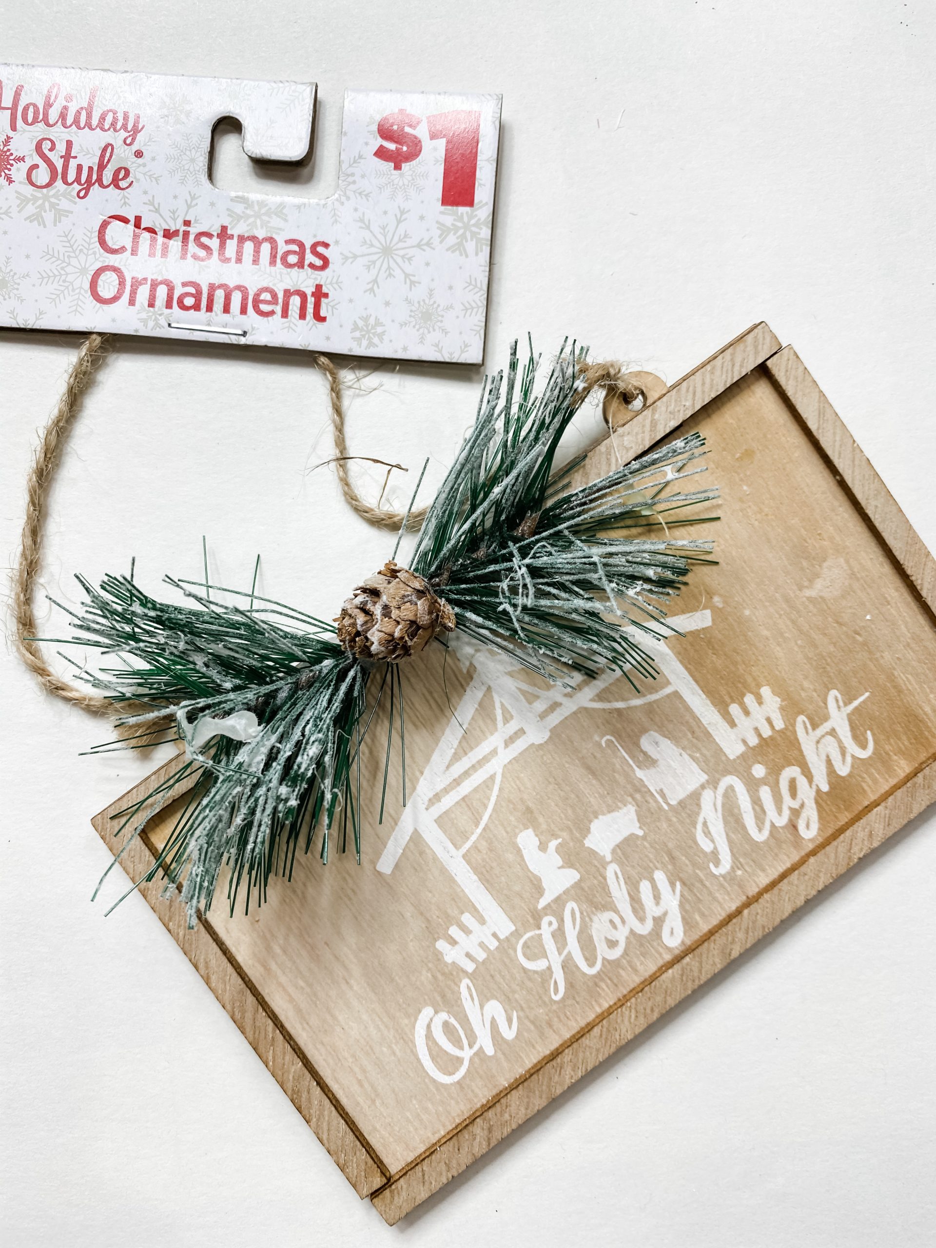 How to use an Embroidery Hoop for a Christmas Decor DIY