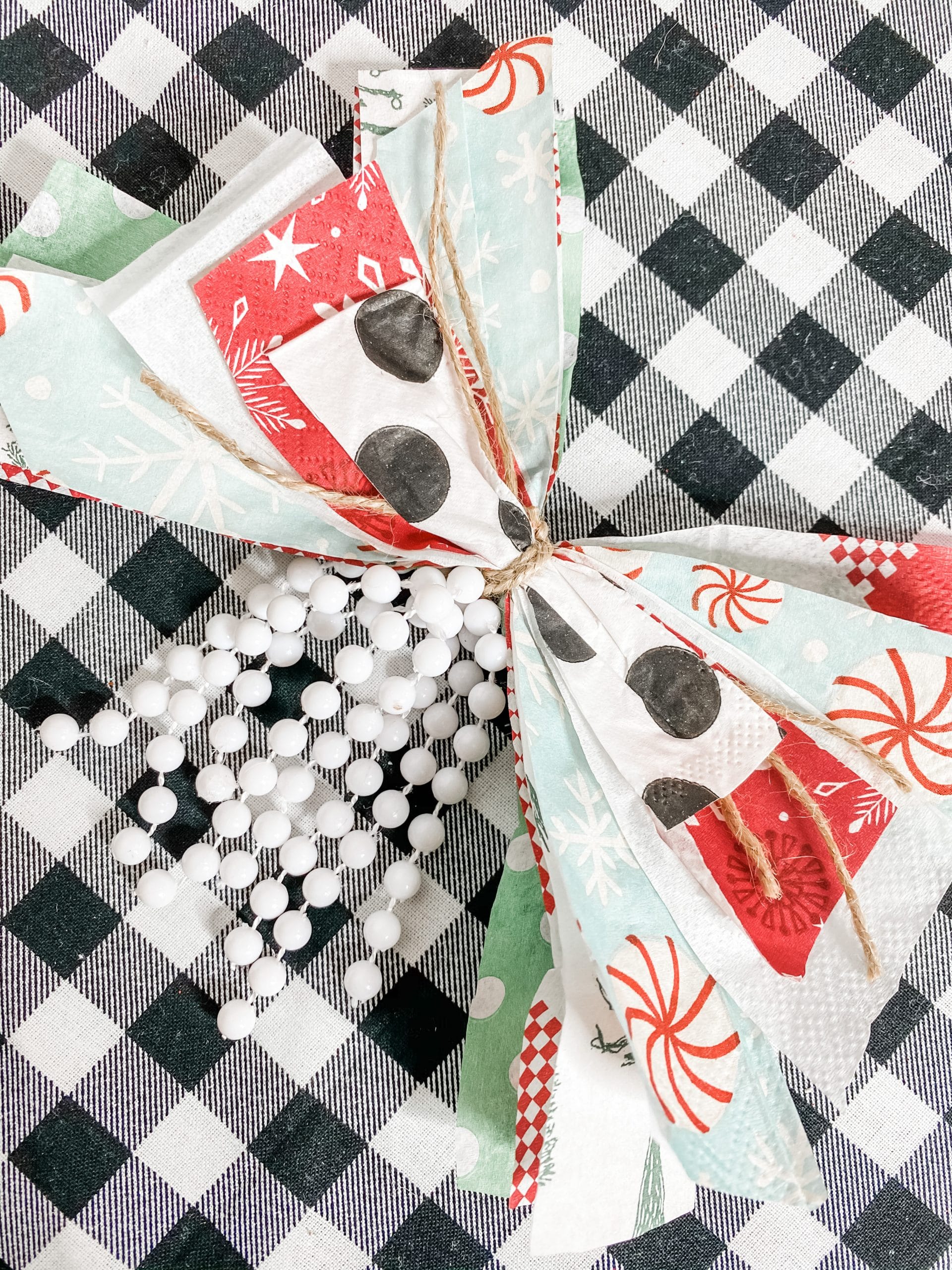 How to Make Amber’s Napkin bow with paper napkins