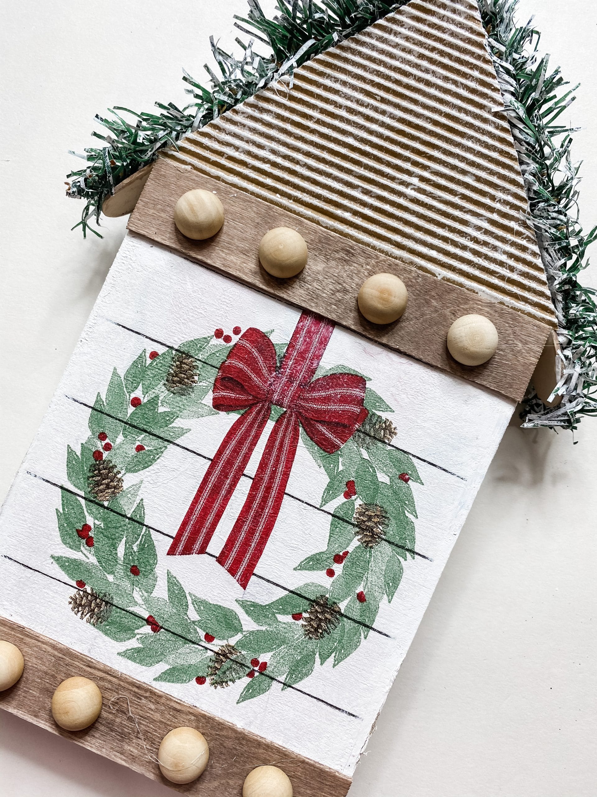 How to Decoupage Wood Christmas DIY Decor Ideas