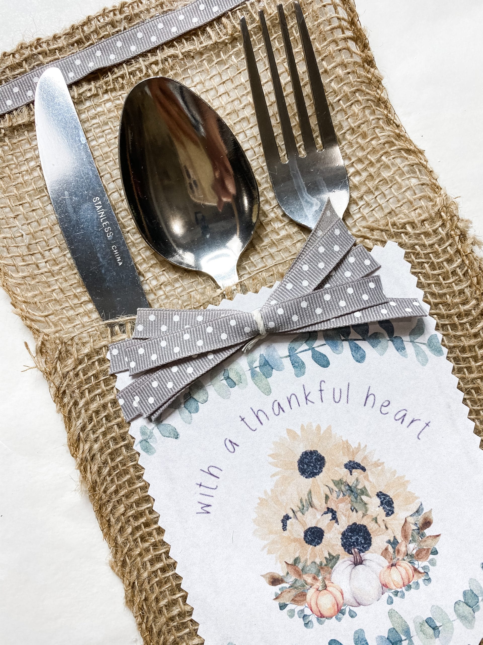 Friendsgiving Silverware Table Setting Free Printable for Thanksgiving