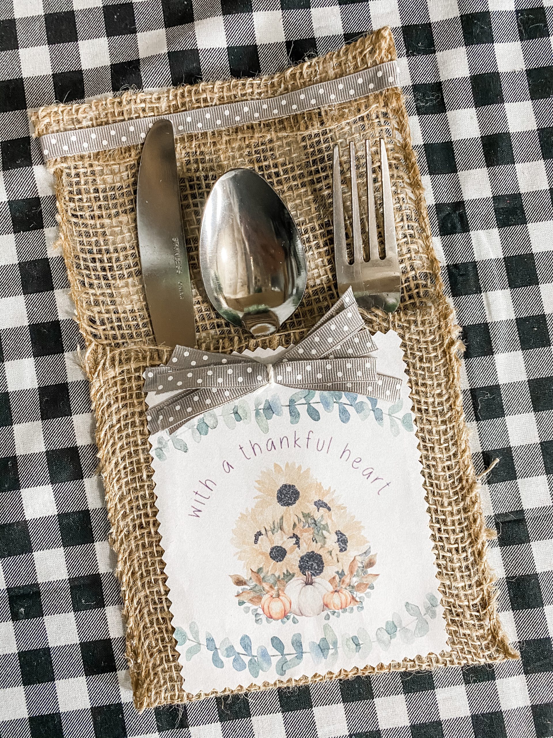 Friendsgiving Silverware Table Setting Free Printable for Thanksgiving