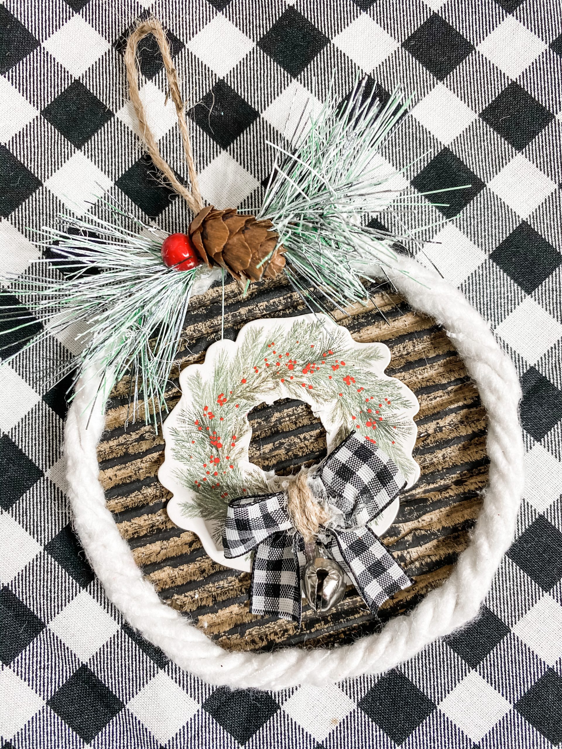 How to Make a Christmas Ornament DIY with Cardboard 