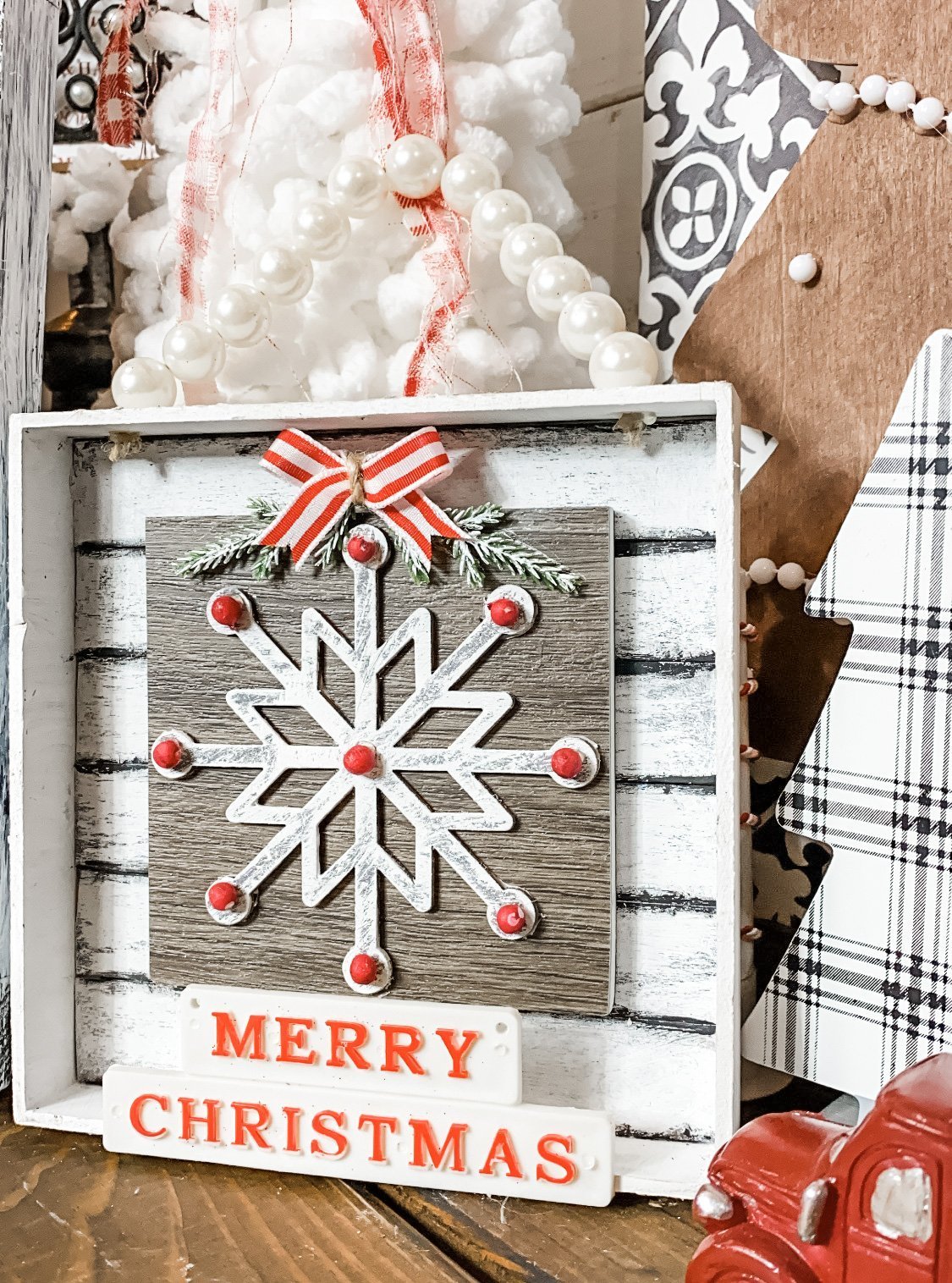 How to Decoupage Wood Christmas DIY Decor Ideas