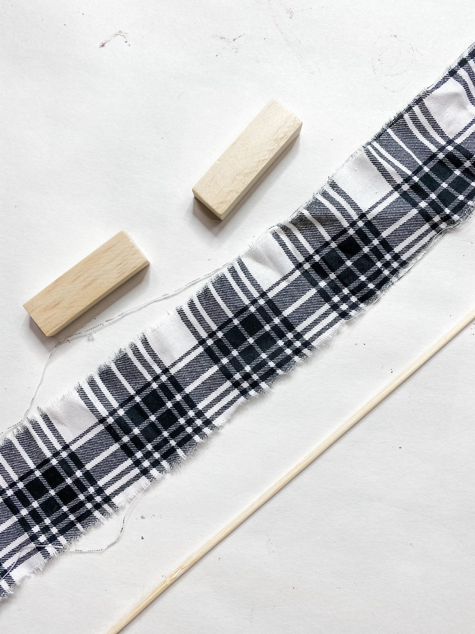 How to Make a Dollar Tree Ping Pong Balls DIY Snowman