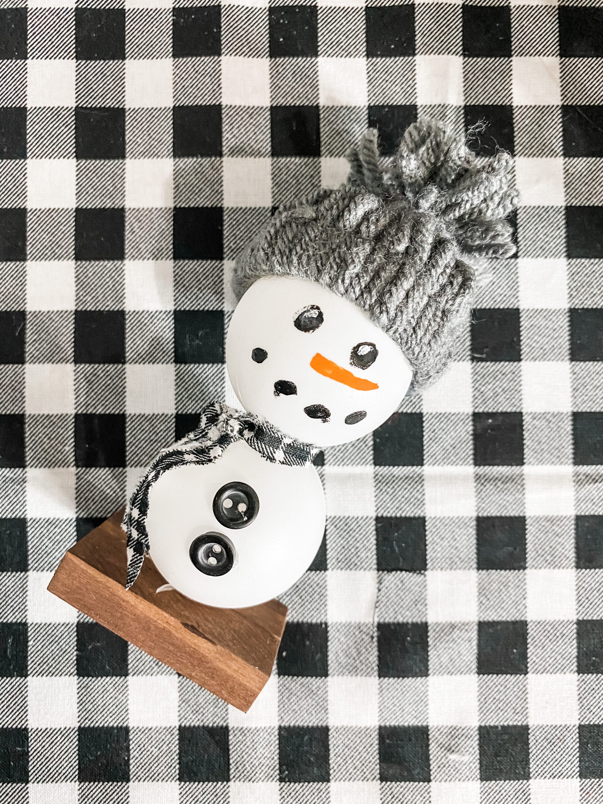 Dollar Tree Ping Pong Balls DIY Snowman