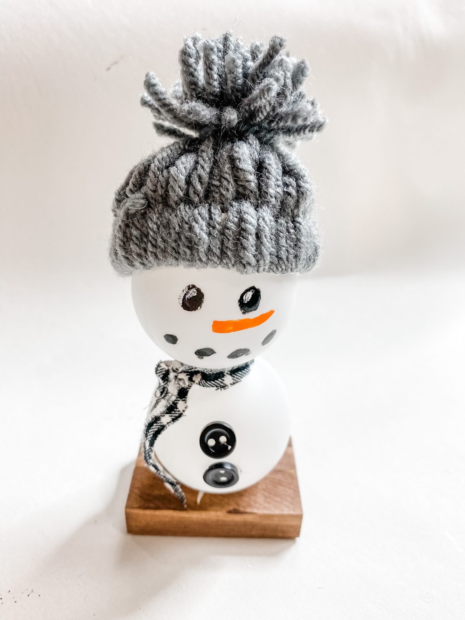 How to Make a Dollar Tree Ping Pong Balls DIY Snowman