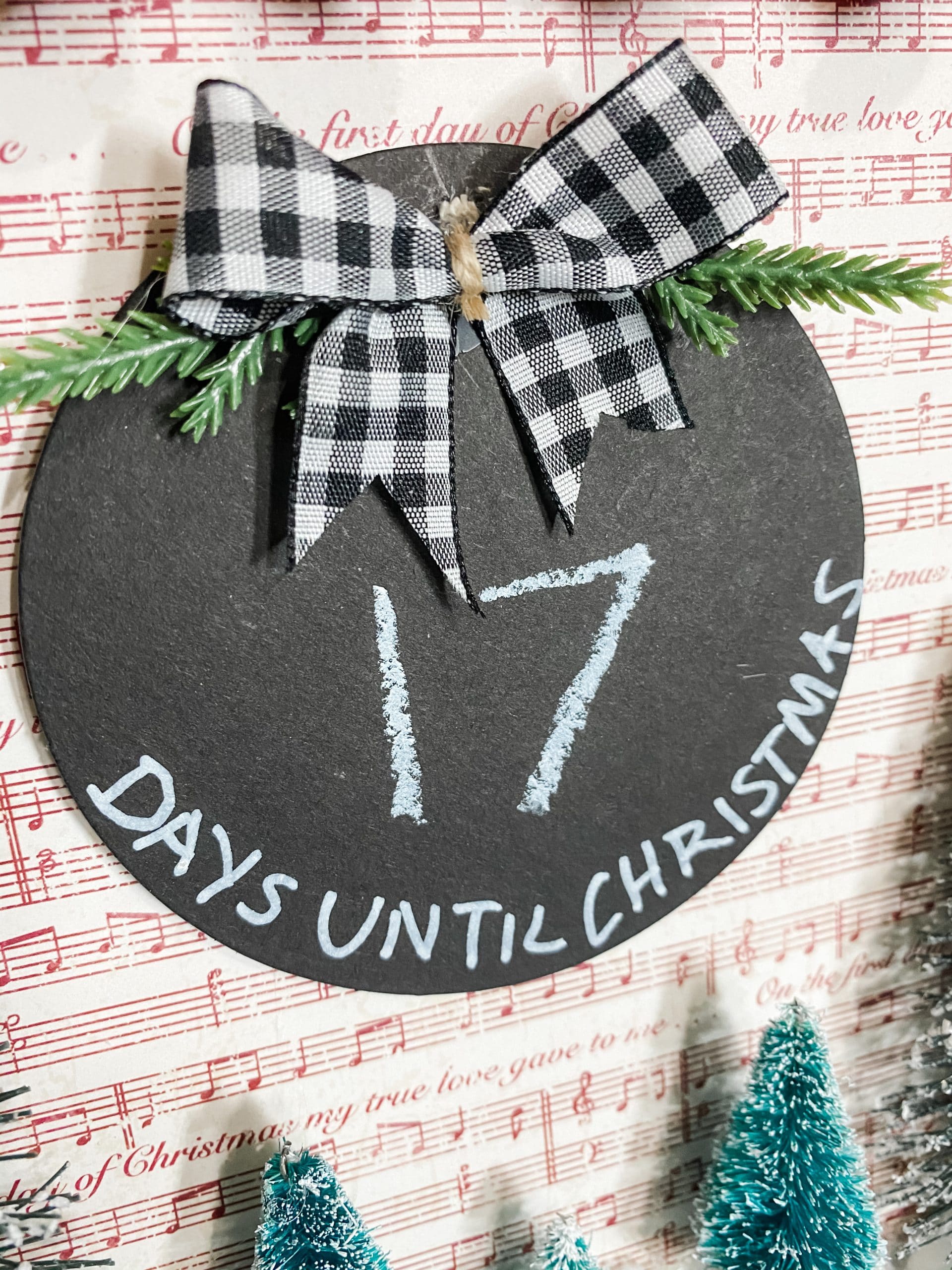 Dollar Tree Chalkboard DIY Countdown to Christmas Sign