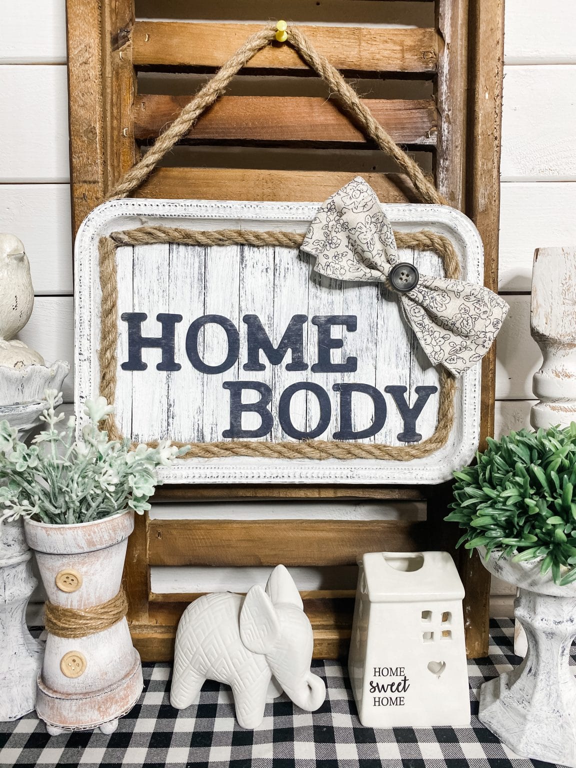 Easy DIY Wall Decor Idea using Dollar Tree Serving Tray