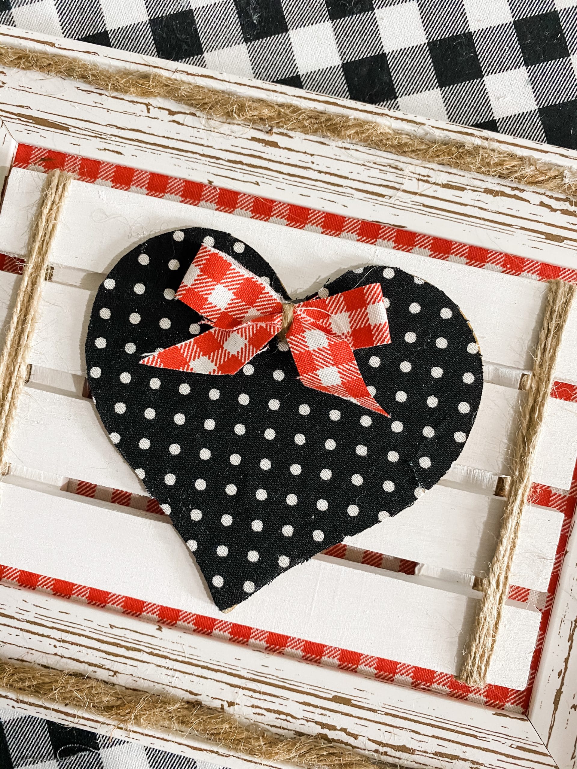 DIY Dollar Tree Mini Pallet Valentine's Day Decor