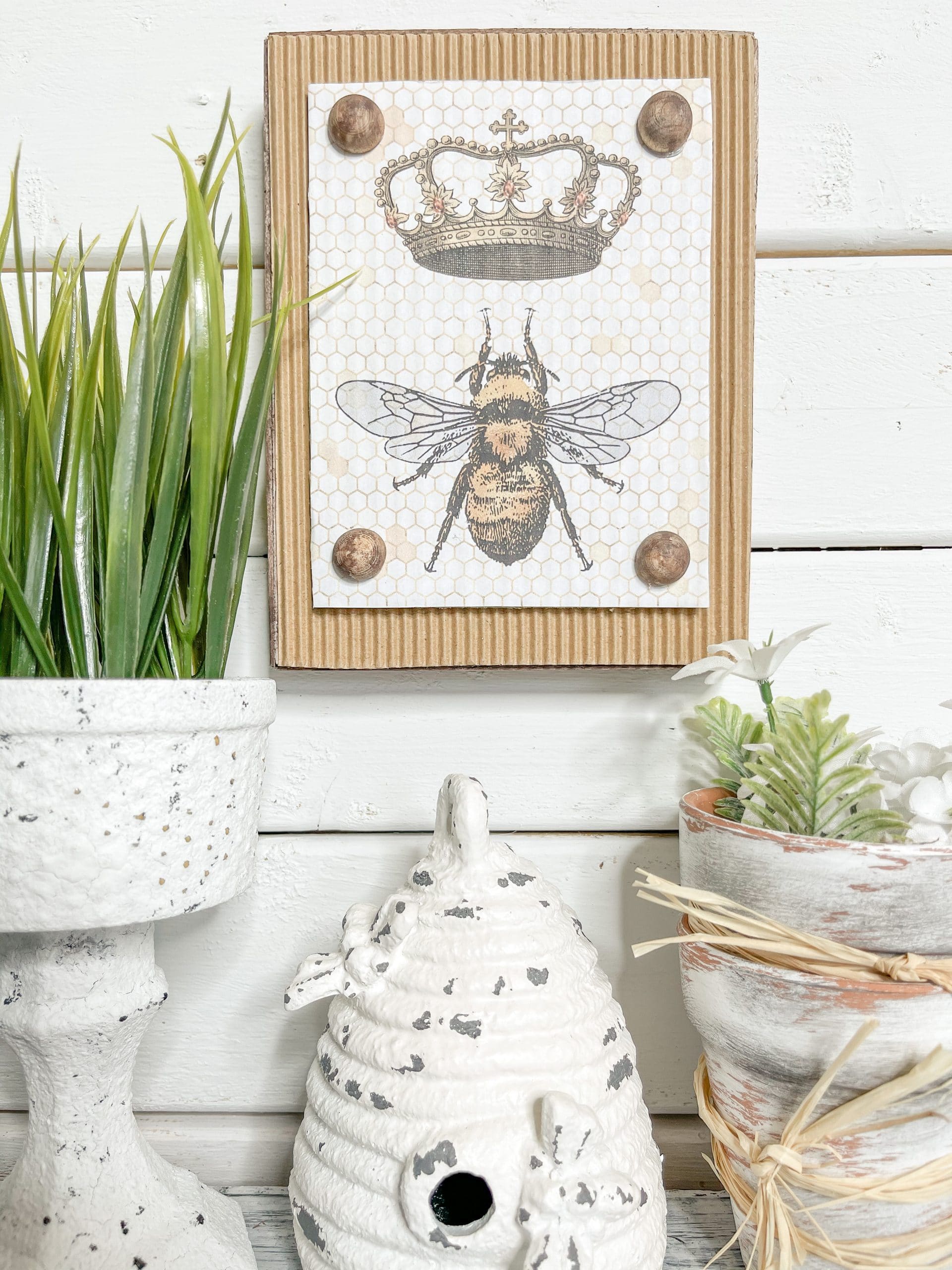 DIY Home Decor with FREE Vintage Bee Printable