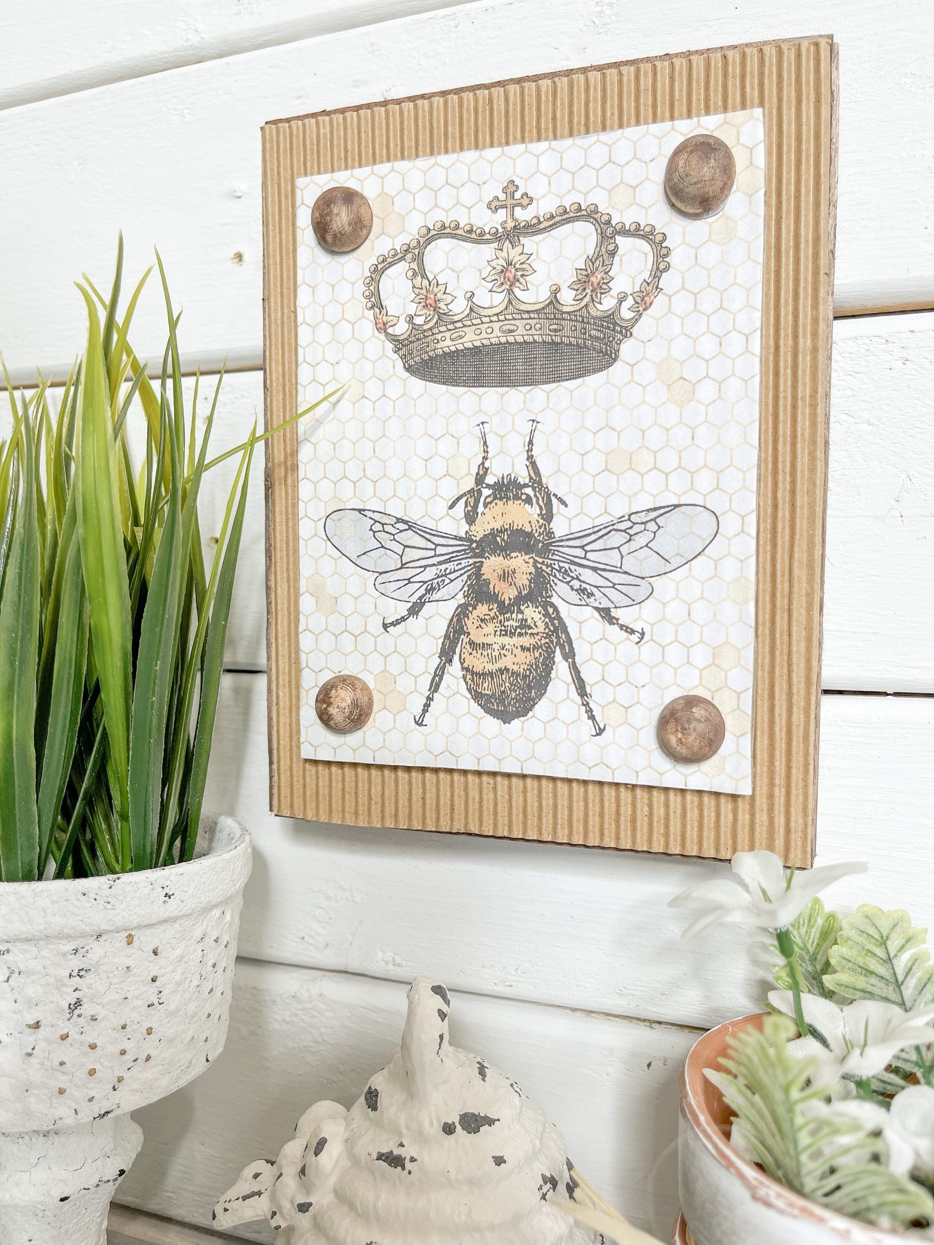 DIY Home Decor with FREE Vintage Bee Printable