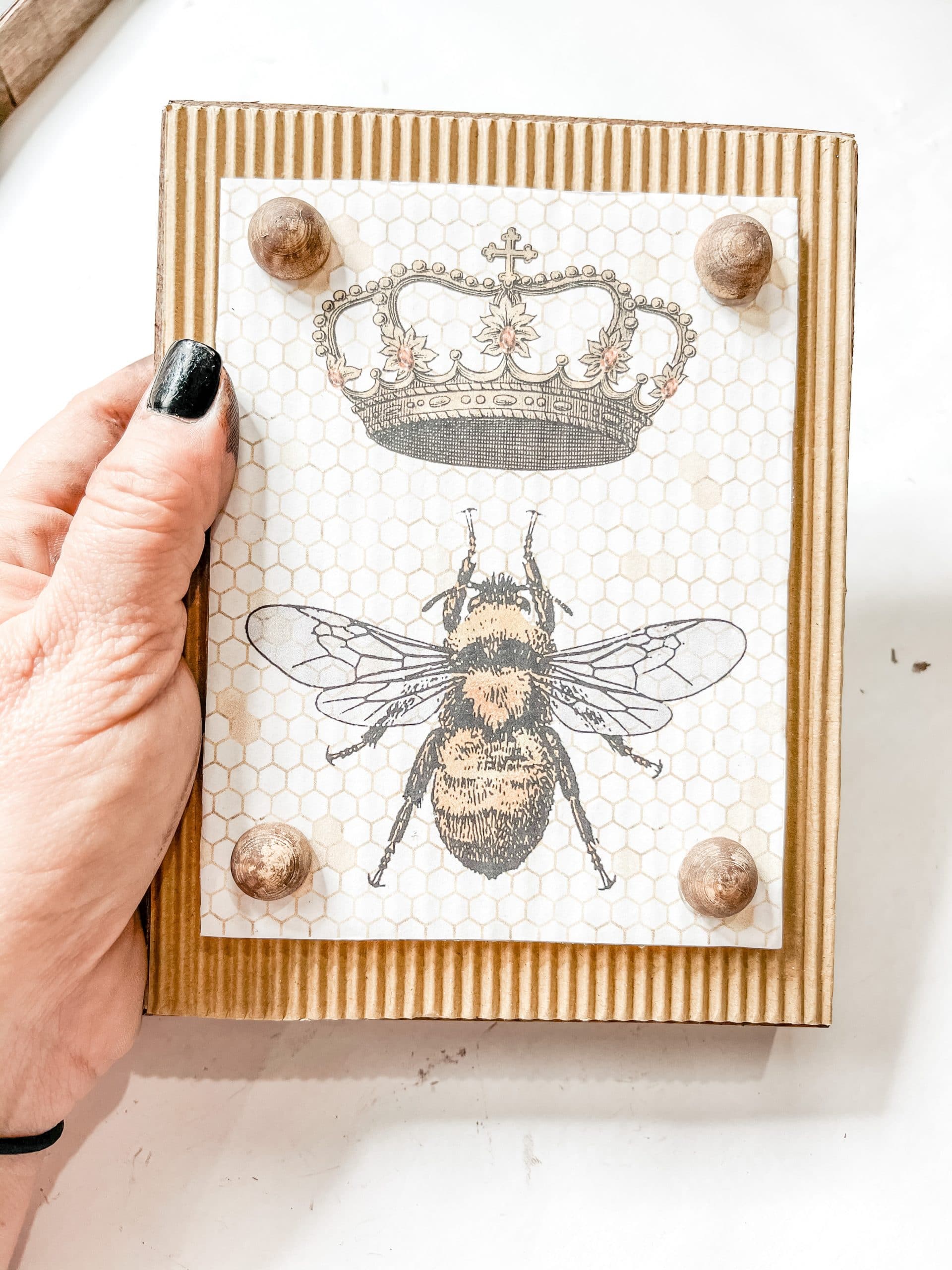 DIY Home Decor with FREE Vintage Bee Printable