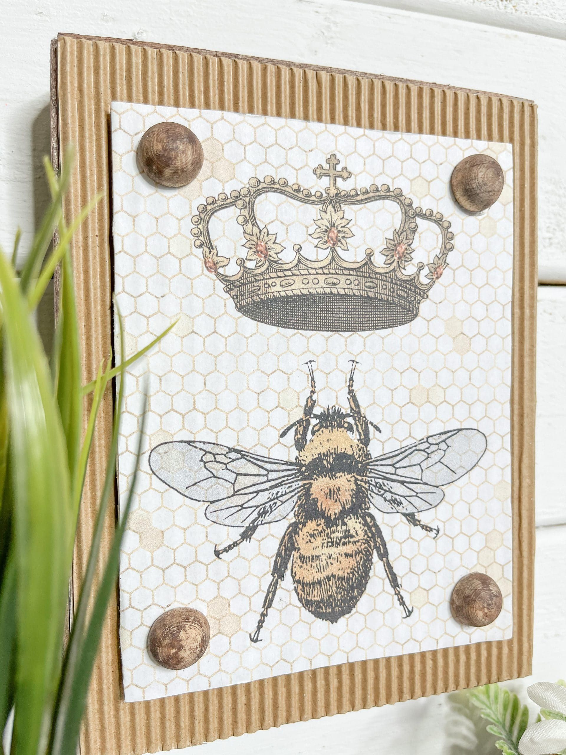 DIY Home Decor with FREE Vintage Bee Printable