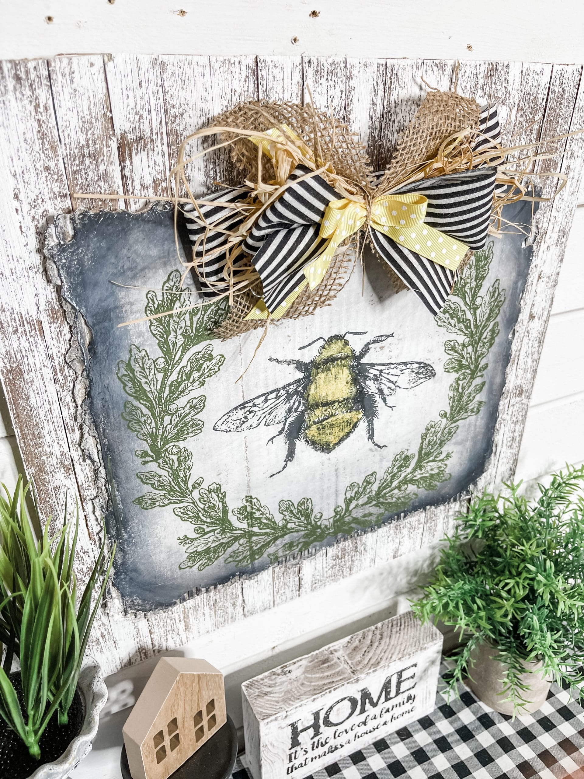 Easy DIY Bumble Bee Farmhouse Home Decor