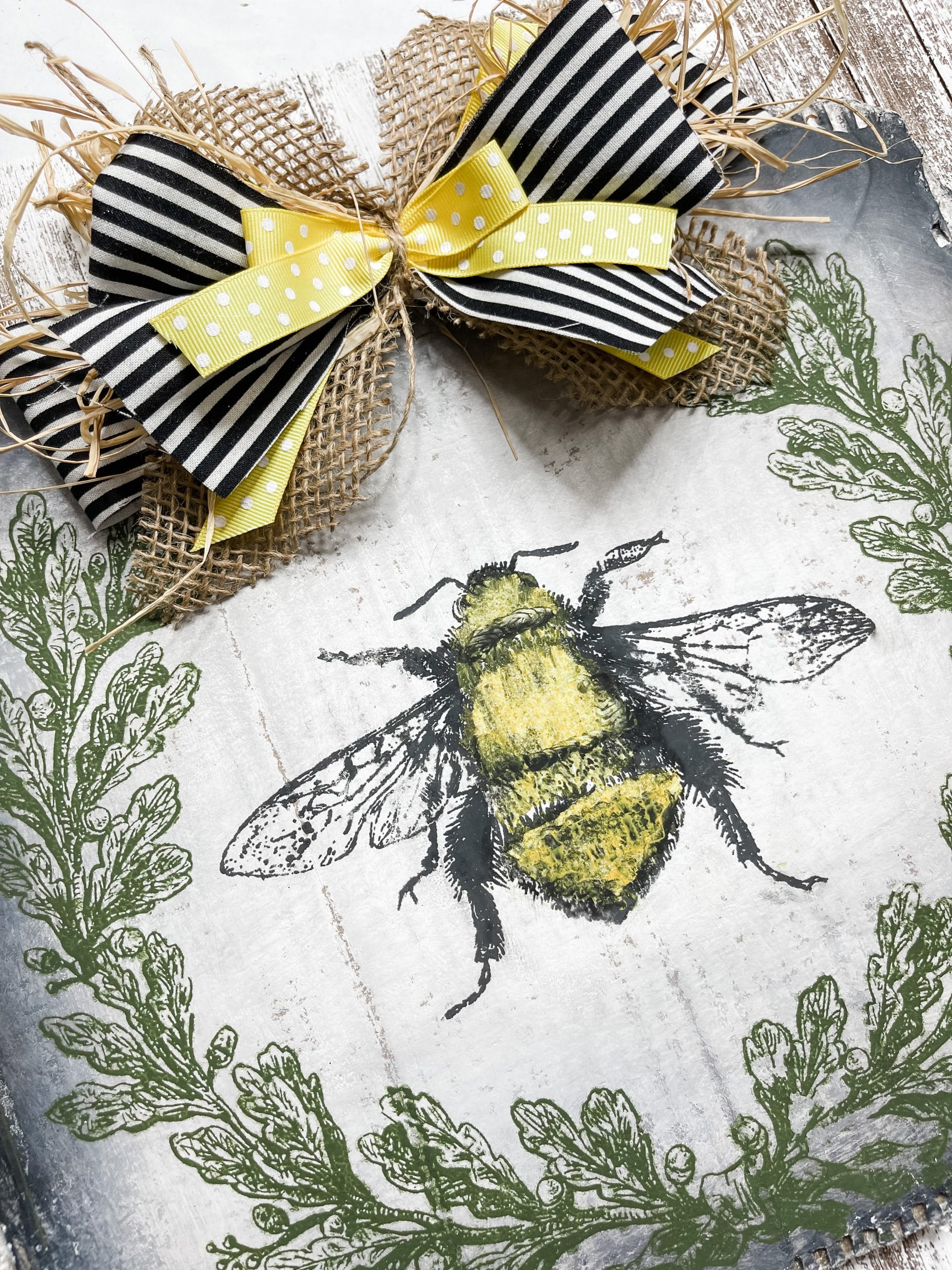 Easy DIY Bumble Bee Farmhouse Home Decor