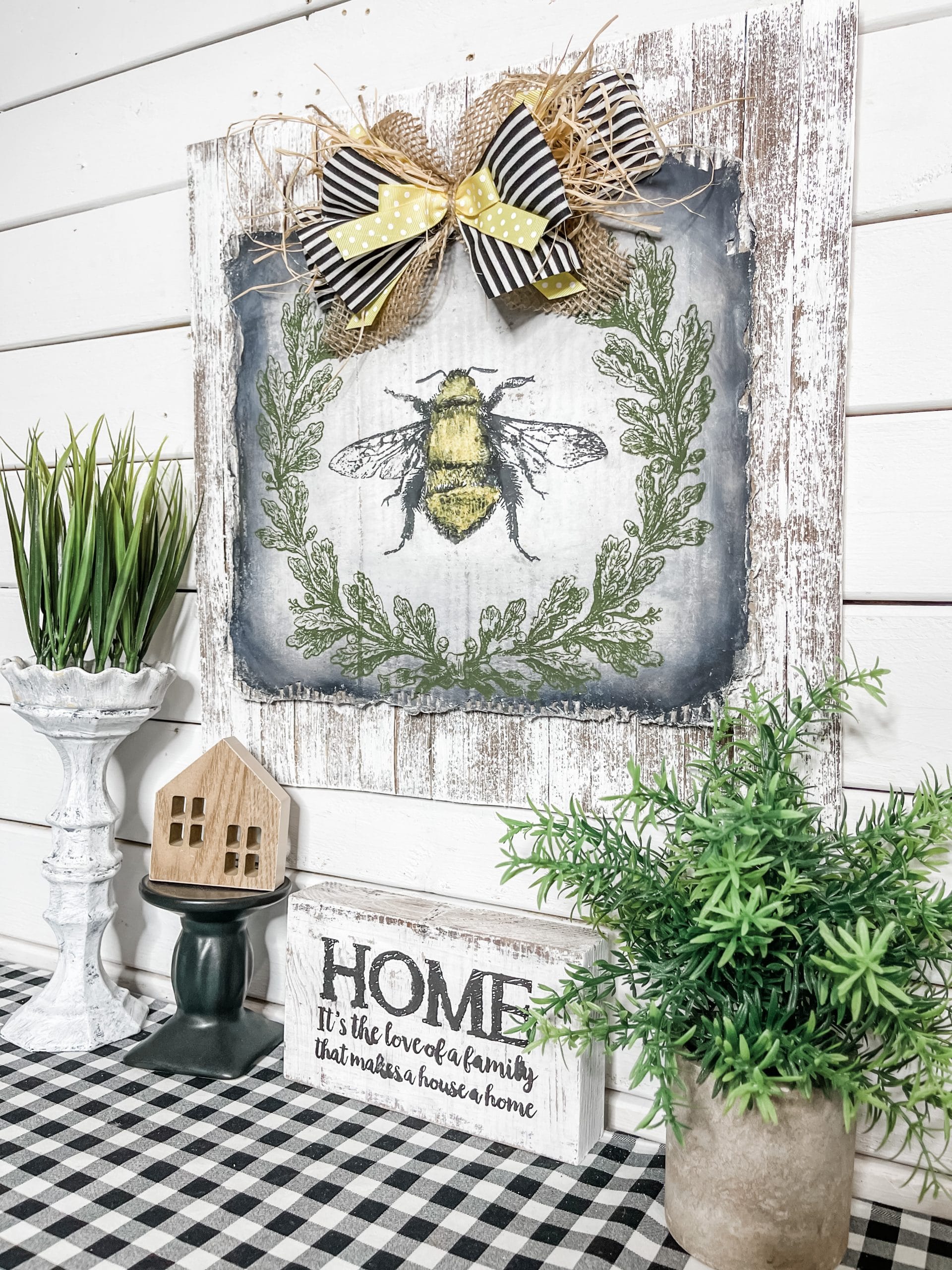 Easy DIY Bumble Bee Farmhouse Home Decor