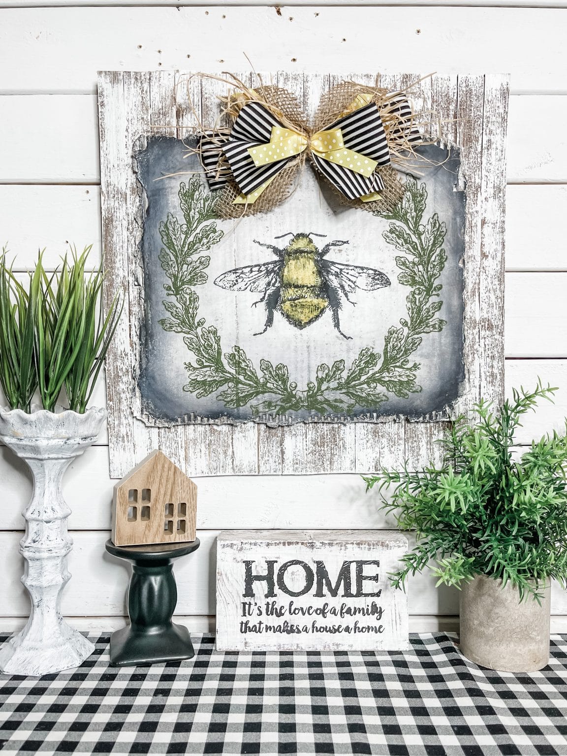 Easy DIY Bumble Bee Farmhouse Home Decor Easy DIY Decor Idea