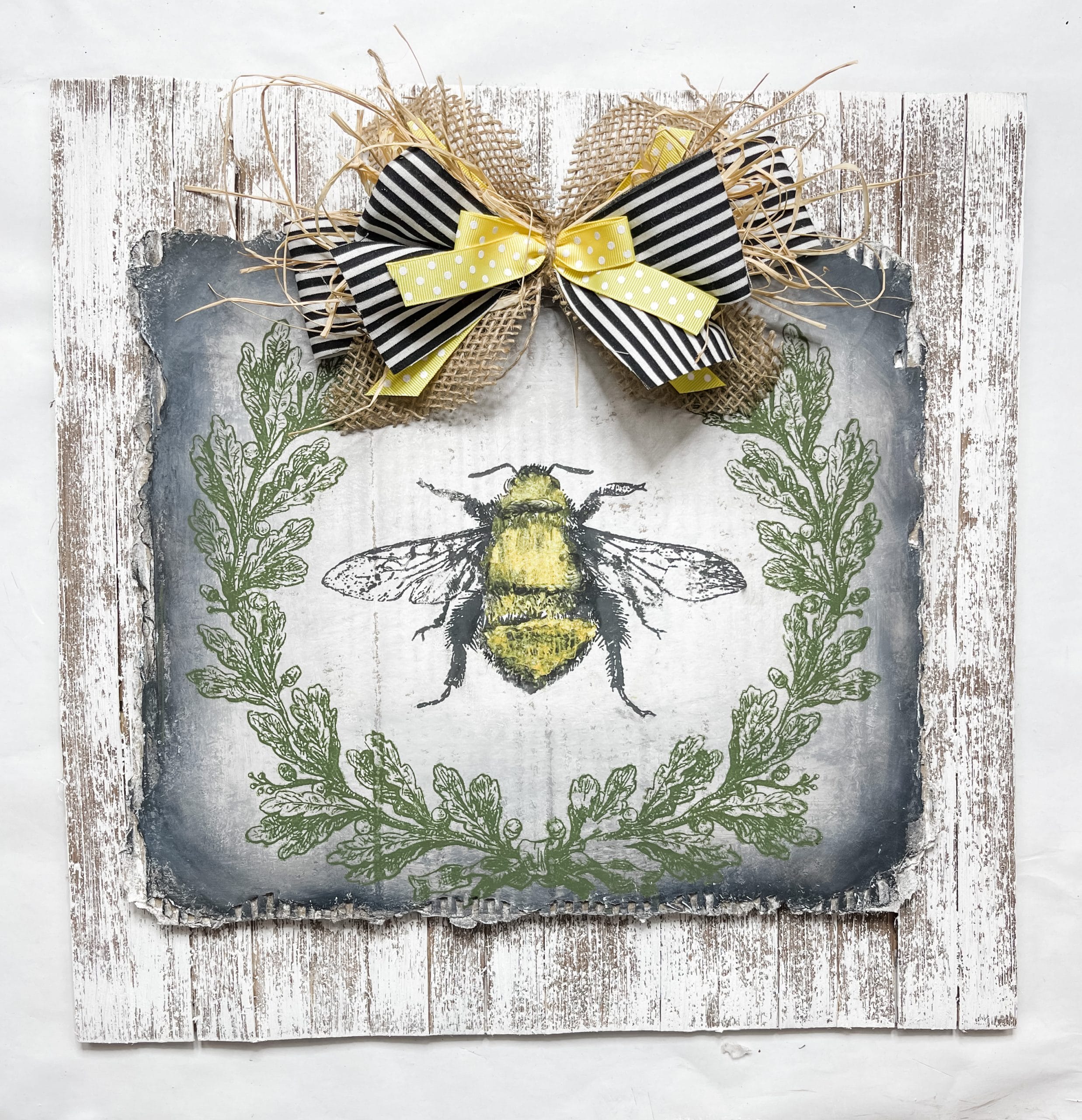 Easy DIY Bumble Bee Farmhouse Home Decor