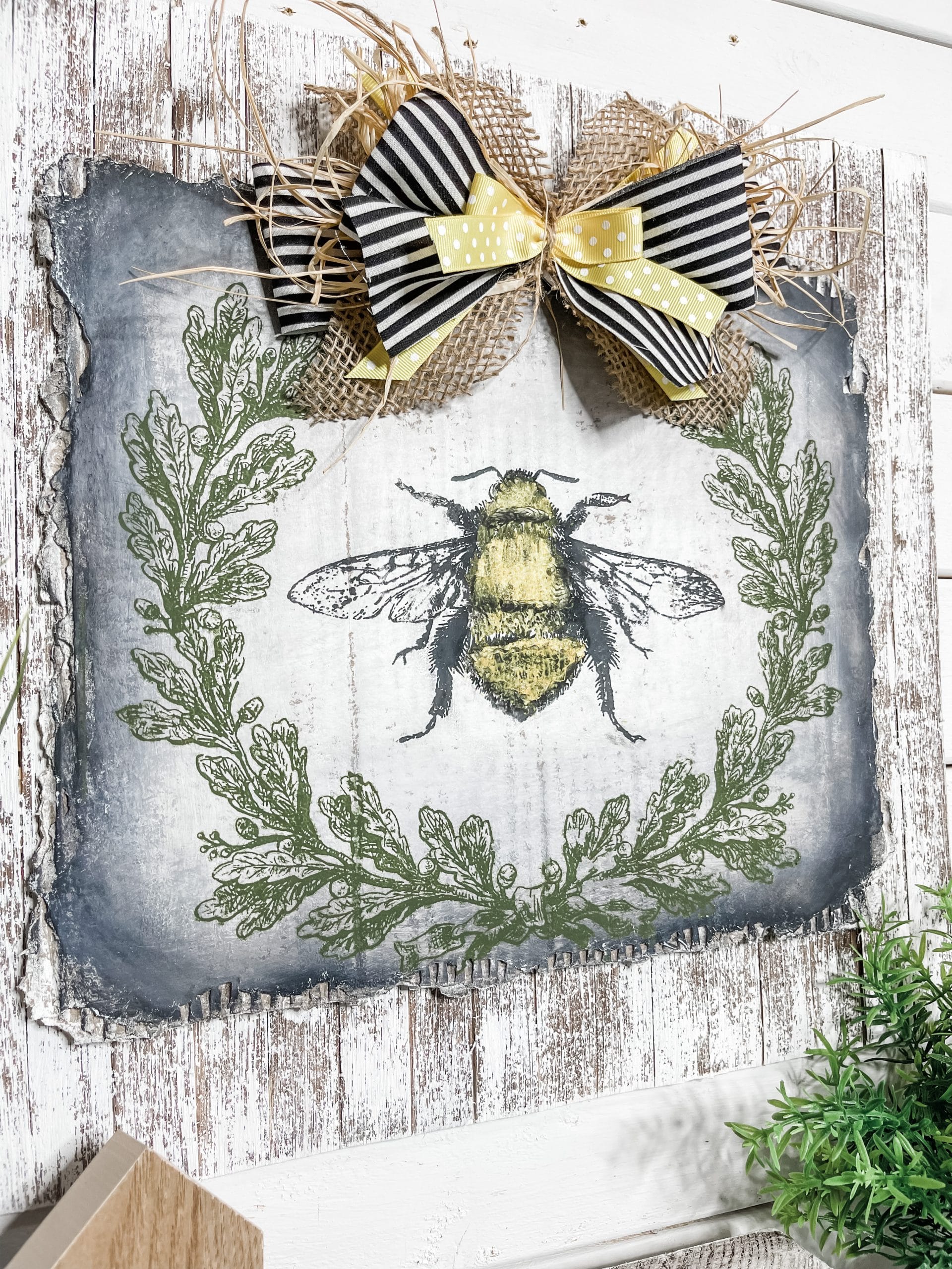 Easy DIY Bumble Bee Farmhouse Home Decor