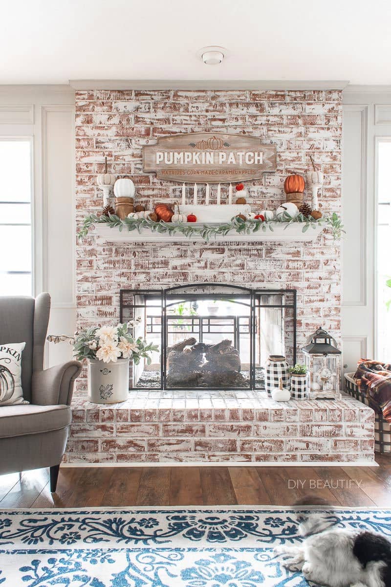 Simple Fall Mantel Decor Ideas