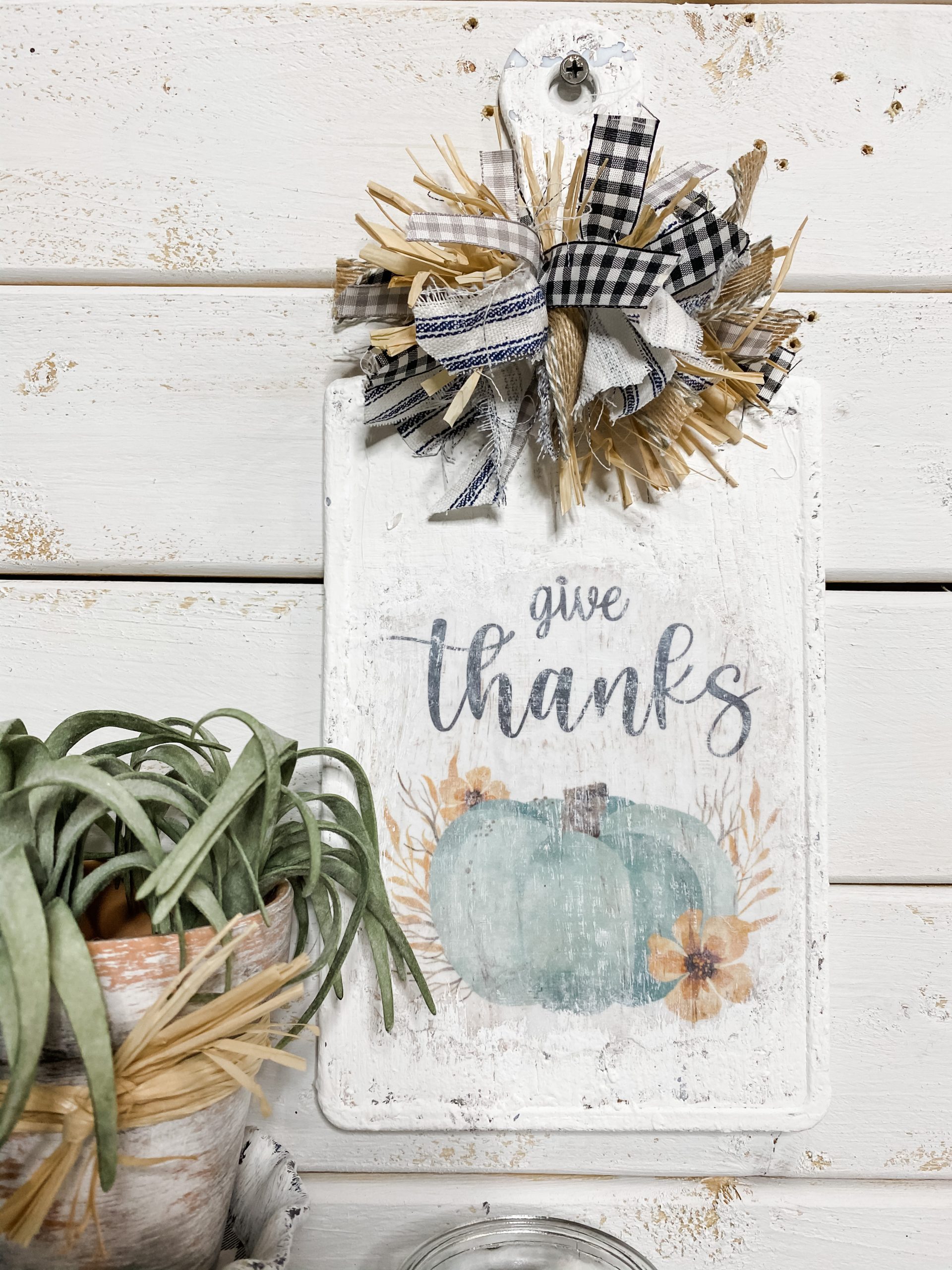 DIY Give Thanks Sign with a Dollar Tree Cutting Board