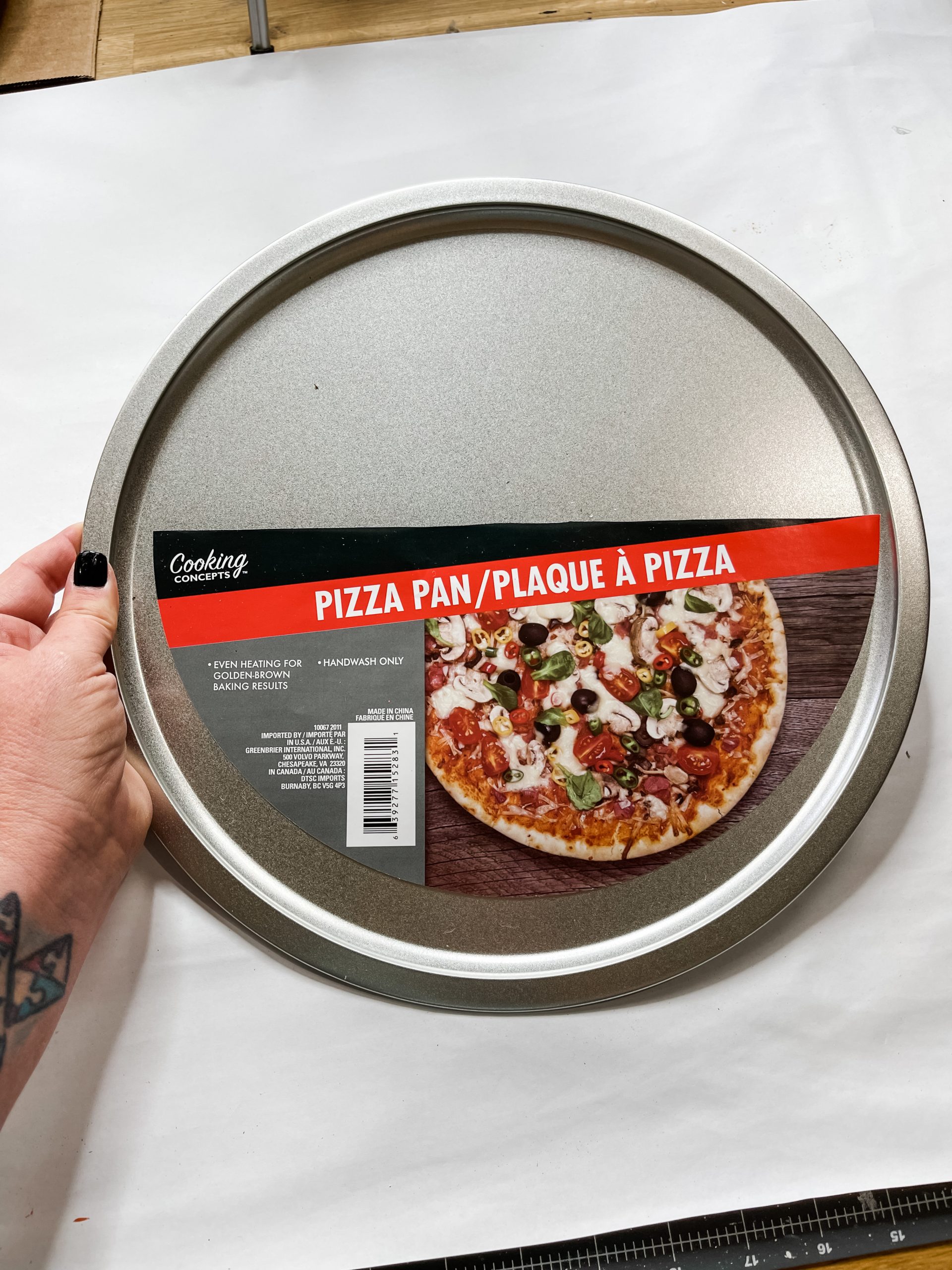 Dollar Tree Pizza Pan DIY Distressed Pumpkin Decor