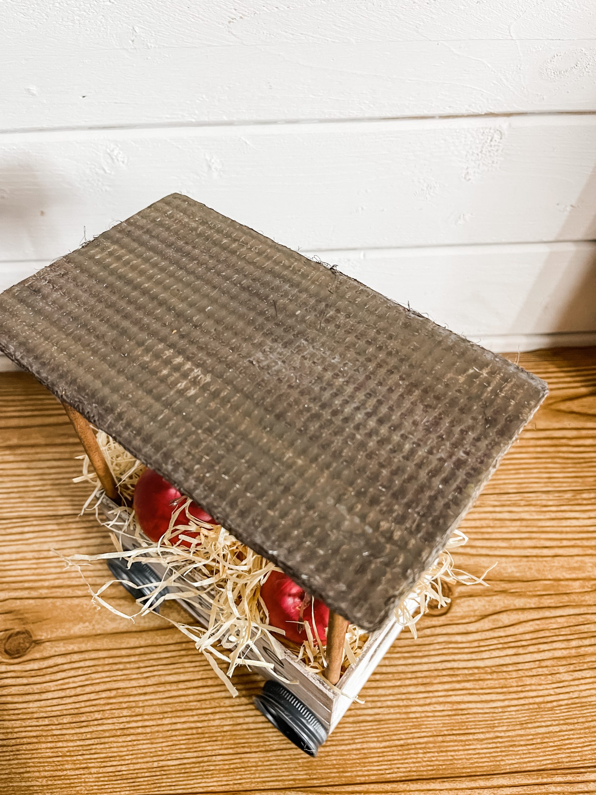 DIY Decorative Apple Cider Cart