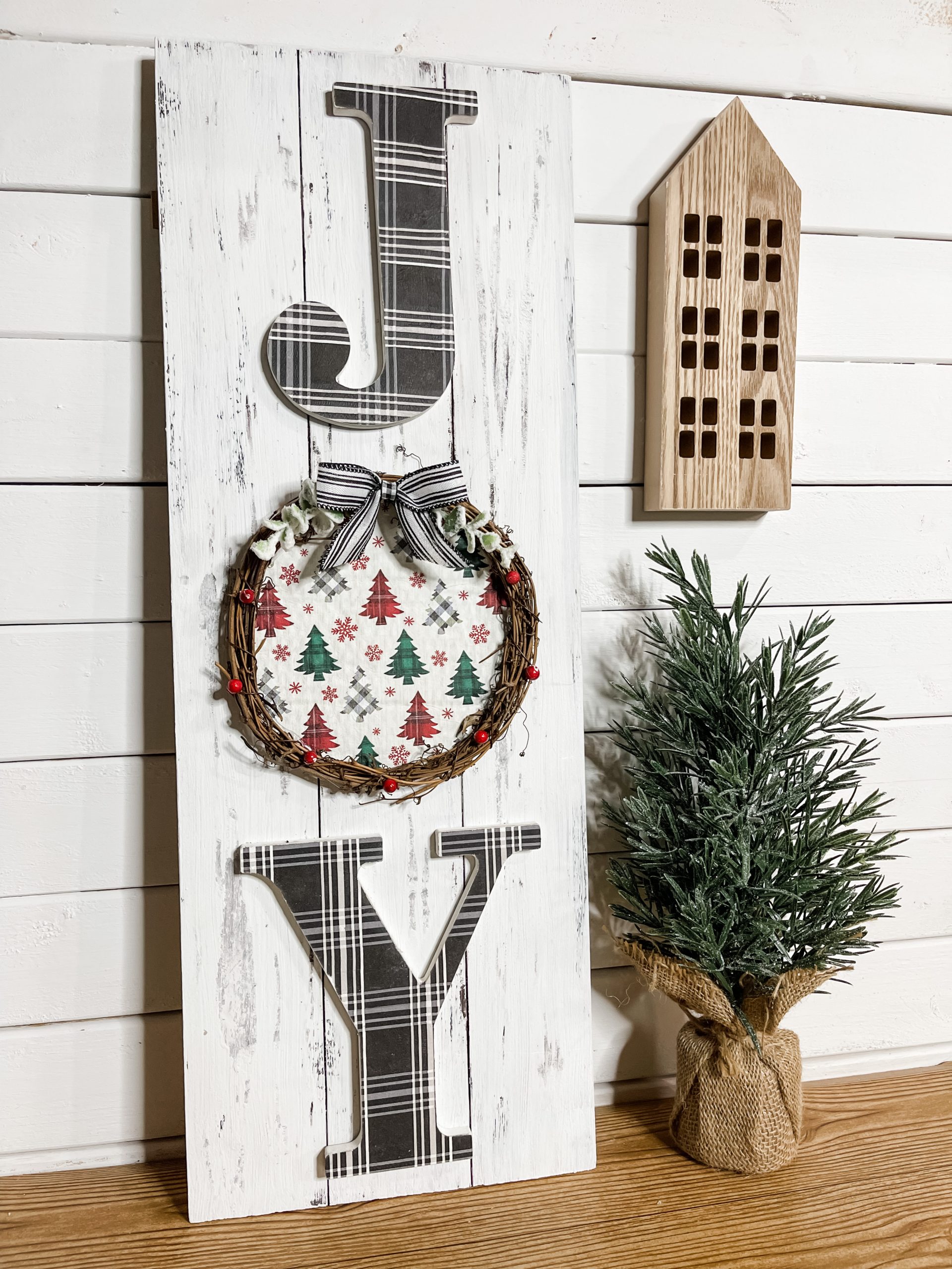 DIY Christmas Napkin Large Joy Sign