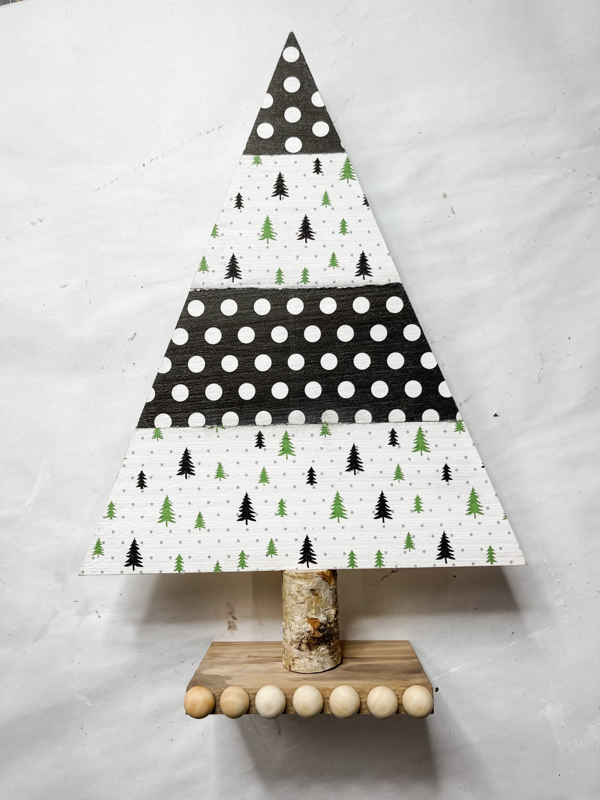 DIY Wooden Triangle Christmas Tree