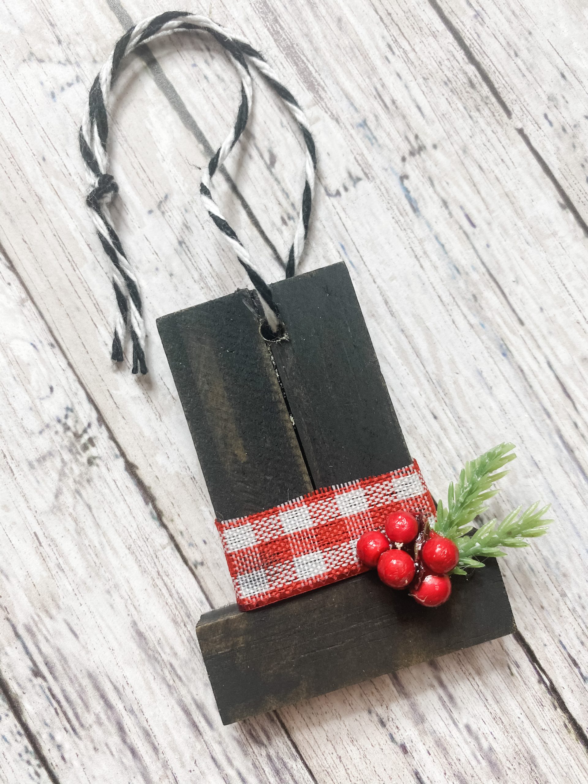 3 DIY Christmas Tree Ornaments