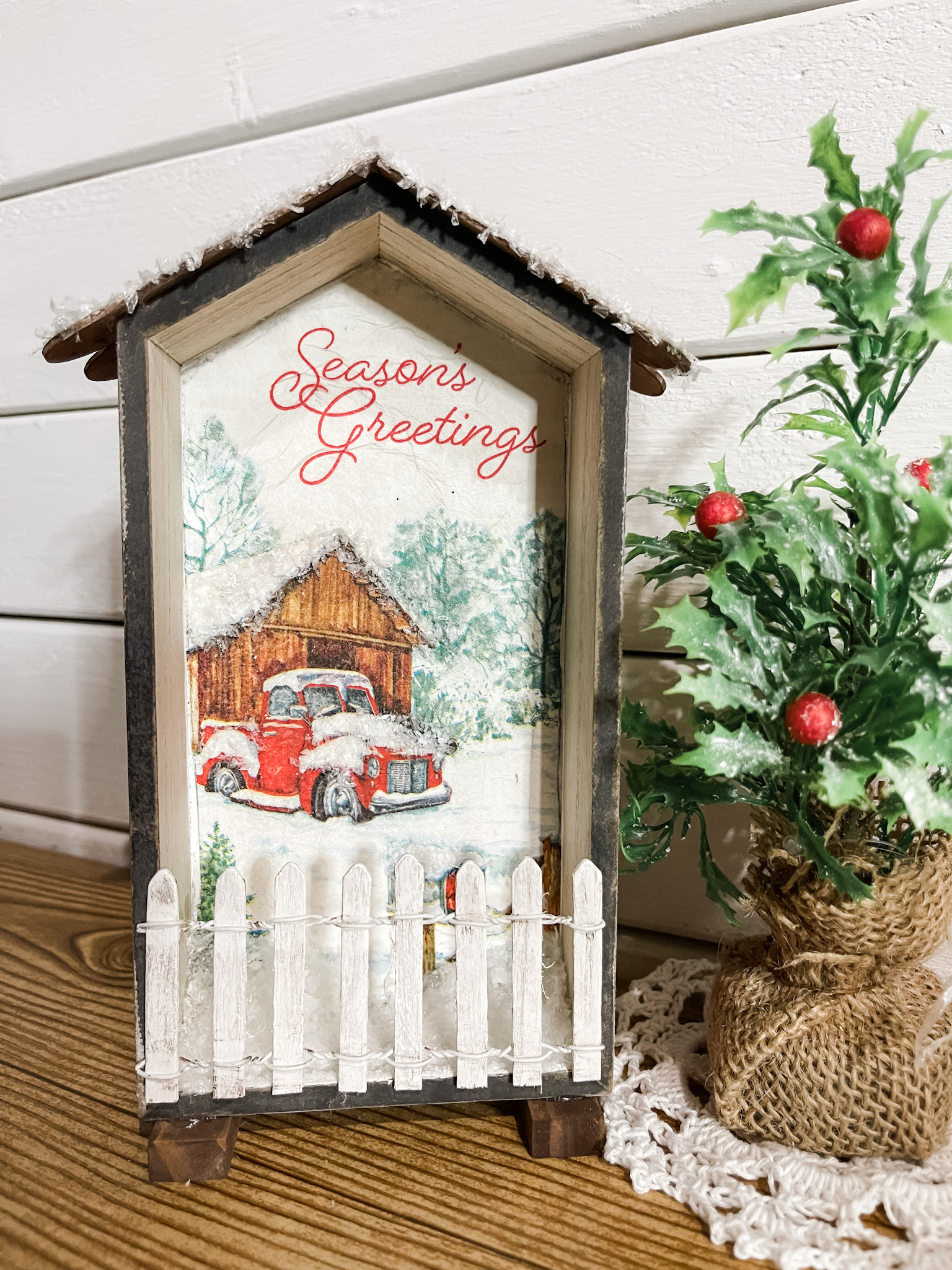 DIY Season's Greetings Holiday Decor