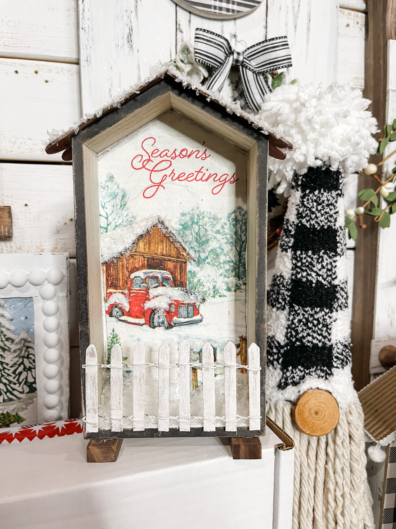 DIY Season's Greetings Holiday Decor