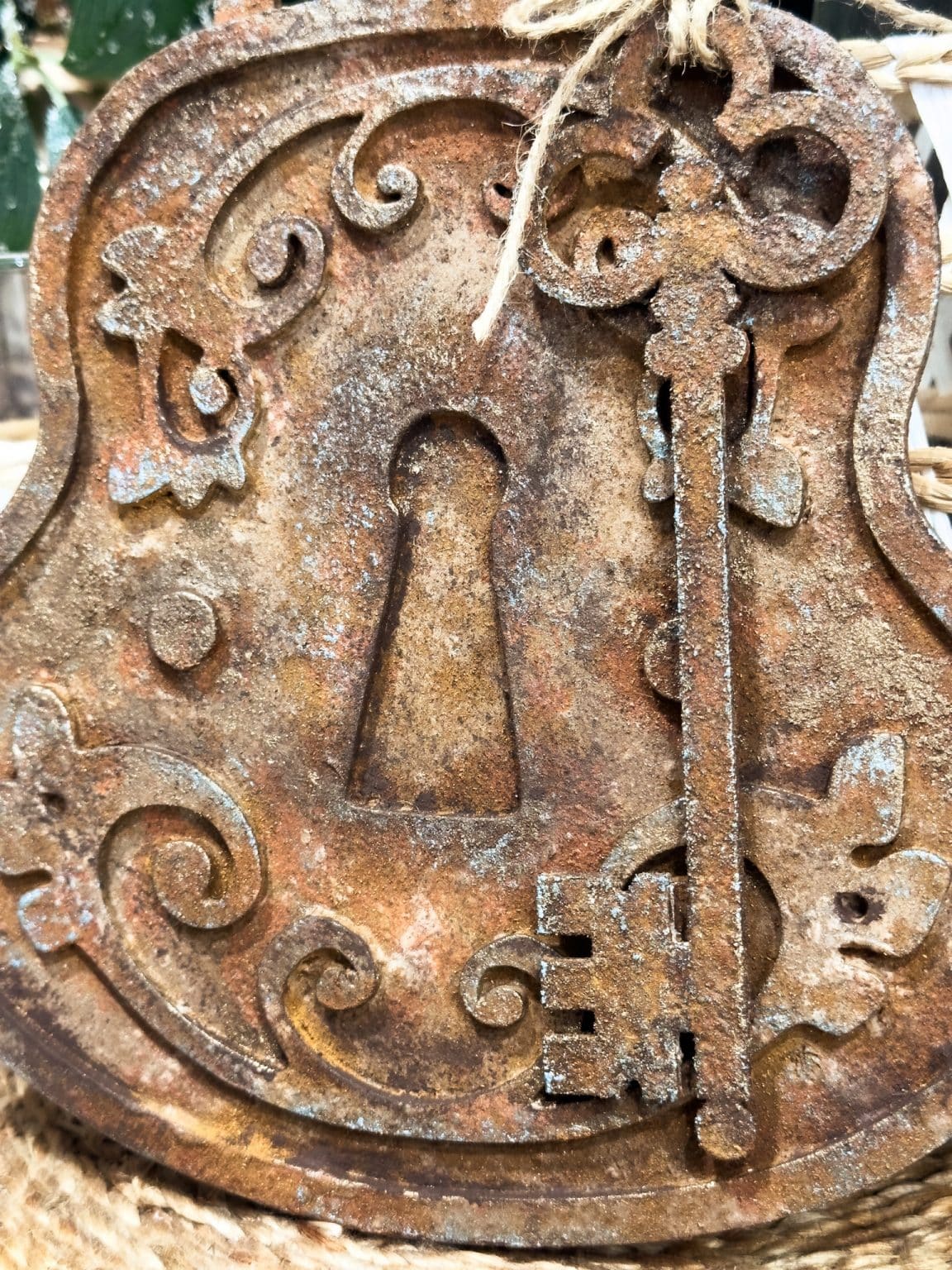 Faux Rusted Antique Lock and Key - Easy DIY Tutorial